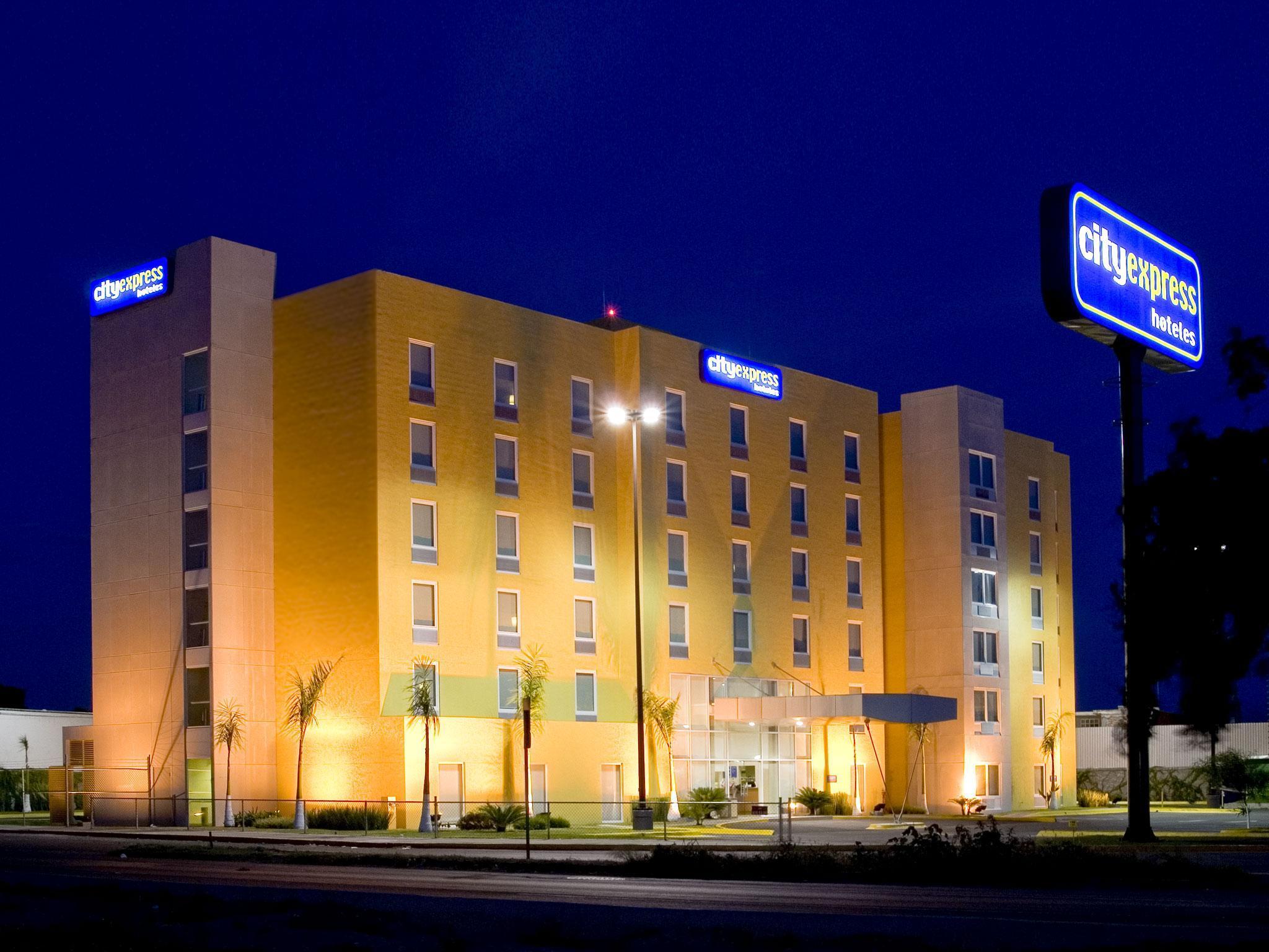 City Express By Marriott Celaya Parque Esterno foto