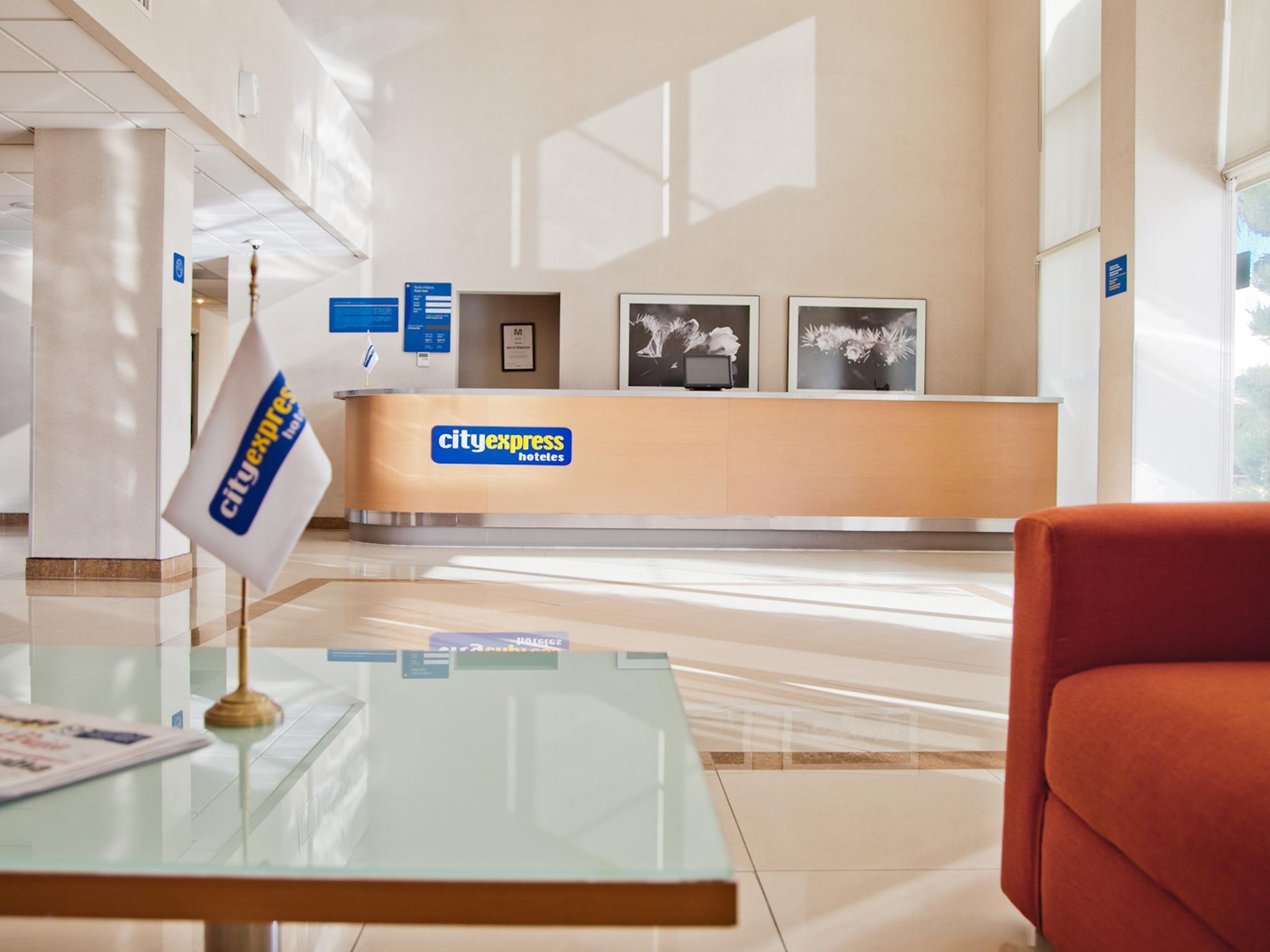 City Express By Marriott Celaya Parque Esterno foto