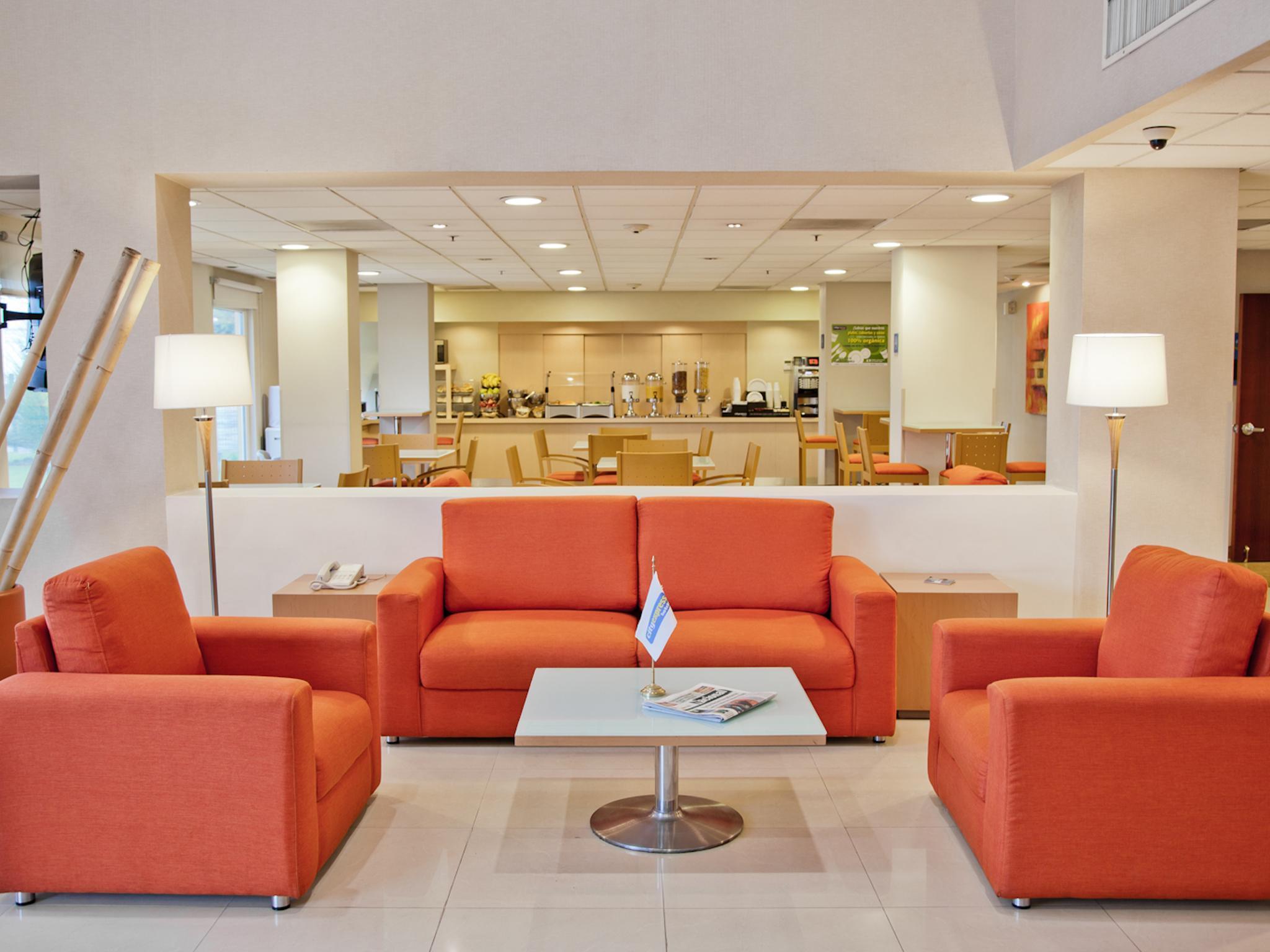 City Express By Marriott Celaya Parque Esterno foto