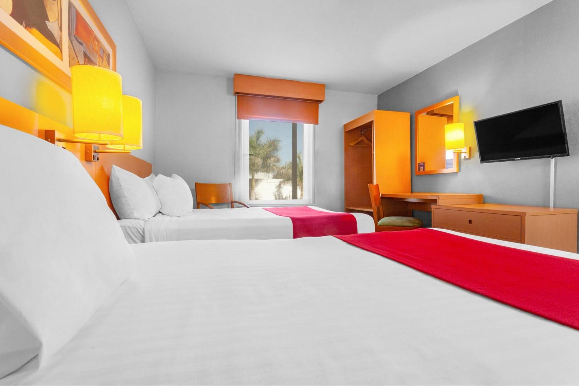 City Express By Marriott Celaya Parque Esterno foto
