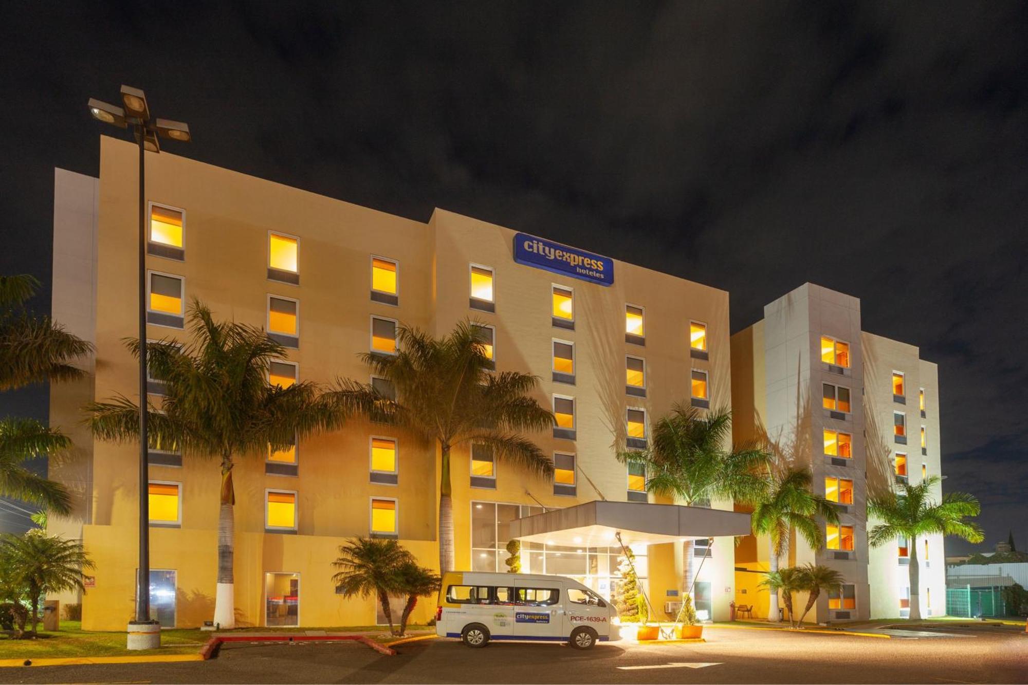 City Express By Marriott Celaya Parque Esterno foto