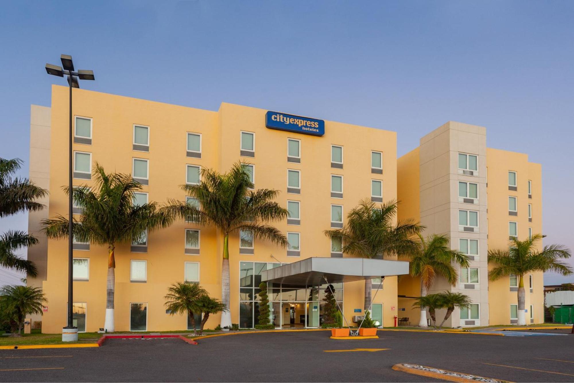 City Express By Marriott Celaya Parque Esterno foto